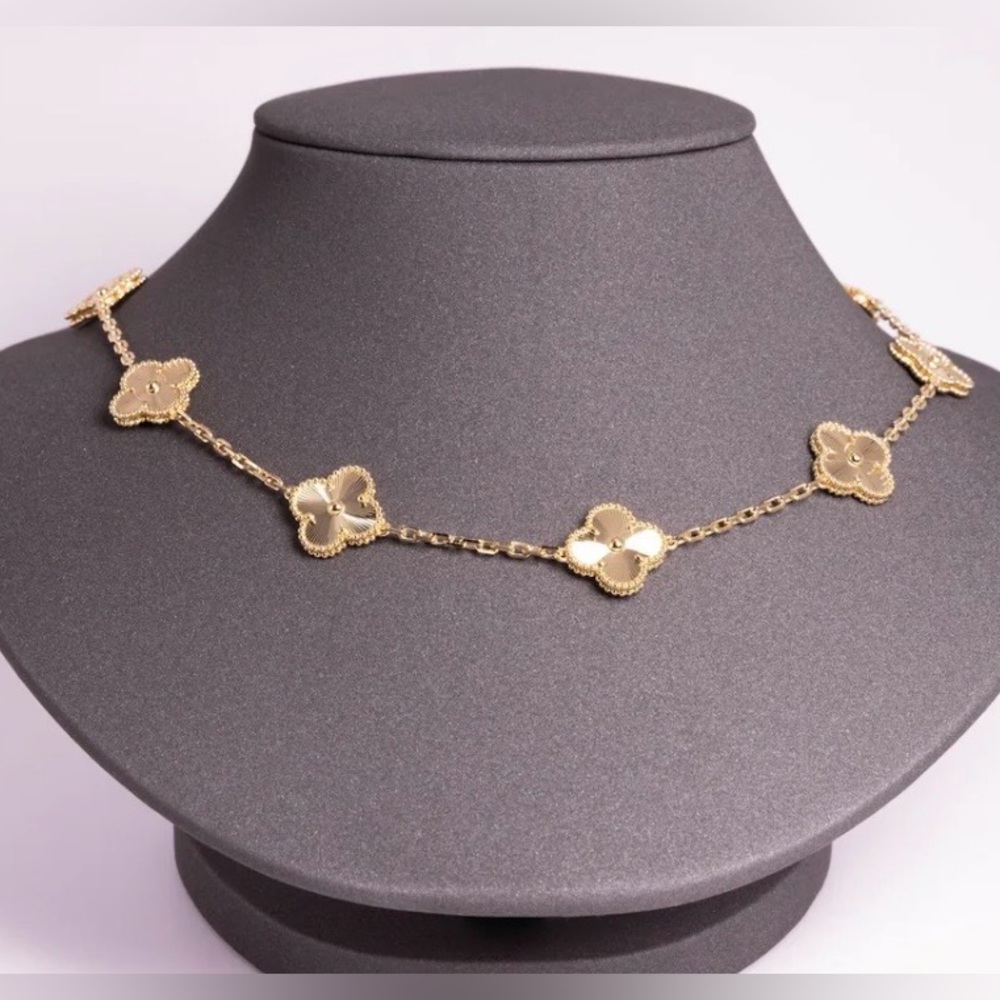 Pretty 10 Motifs Gold Clover Necklace